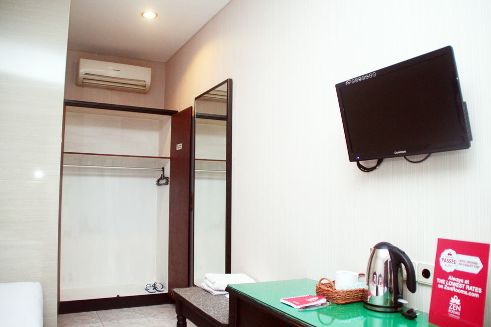 Zen Rooms By Pass Juanda Surabaya Exterior foto